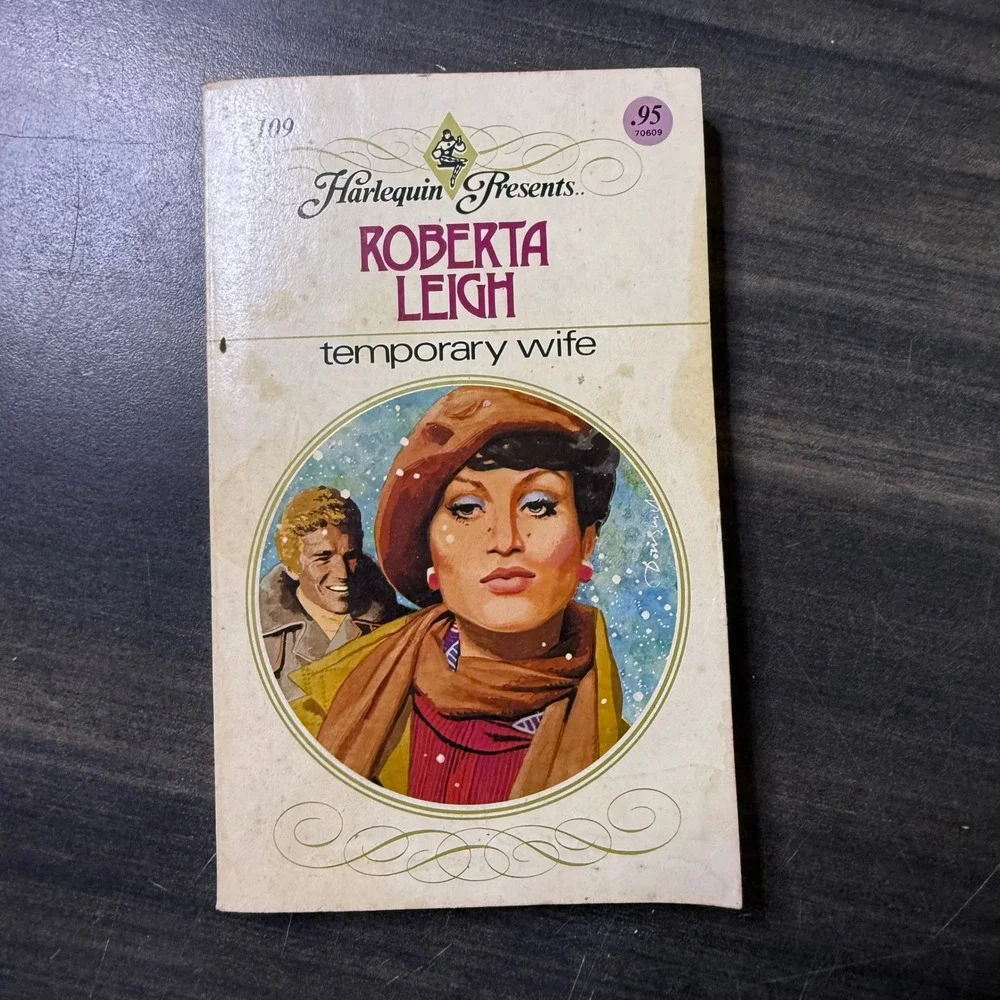 Harlequin Presents Roberta Leigh Temporary Wife Vintage Romance Paperback Book‎
